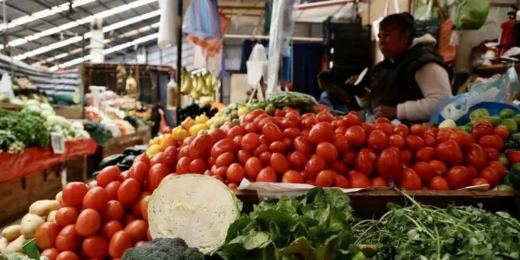 Se modera inflación más de lo previsto en mayo a 3.94%