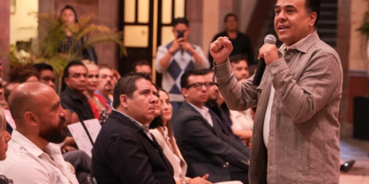 Encabeza Luis Nava entrega de donativos a Centros de Internamiento
