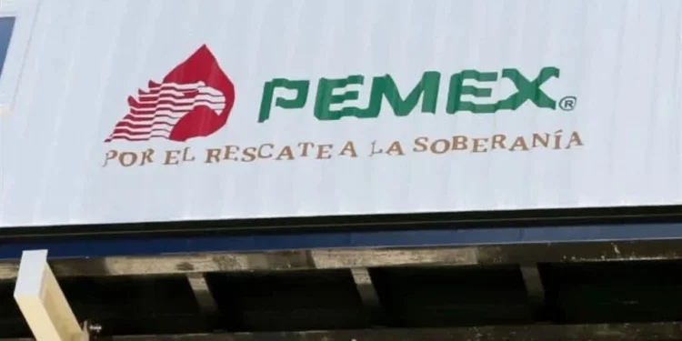 Se rezaga Pemex en inversión física