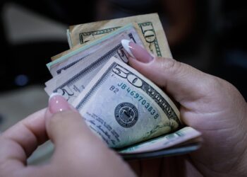 EE.UU. pide a bancos identificar esquemas financieros ligados a migrantes indocumentados
