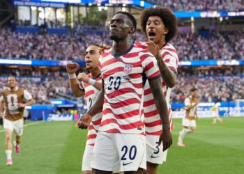 Estados Unidos aplasta a Paraguay
