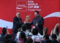 A días del Mundial 2026, la CDMX presume el trofeo original de la FIFA