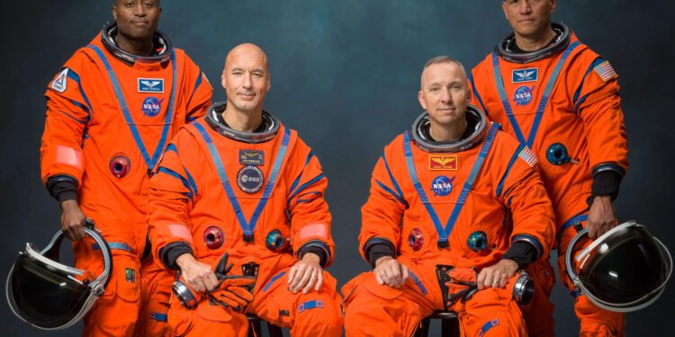 NASA presenta tripulación de la misión Artemis III