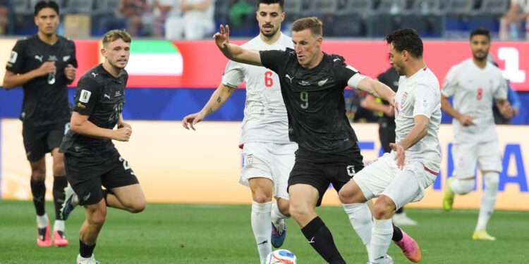 Irán y Nueva Zelanda empatan en su debut