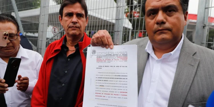 Se quedan dueños de palcos con los refrescos en mano