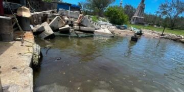 Pescadores acusan mancha de crudo en el río Pánuco; Pemex descarta que sea hidrocarburo