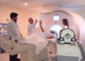 Llega a México el primer tratamiento sin cirugía para el Parkinson