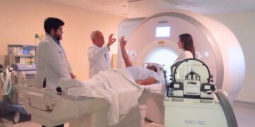 Llega a México el primer tratamiento sin cirugía para el Parkinson
