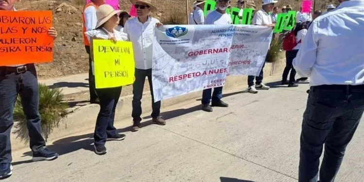 Protestan pensionados ante Sheinbaum en Tijuana