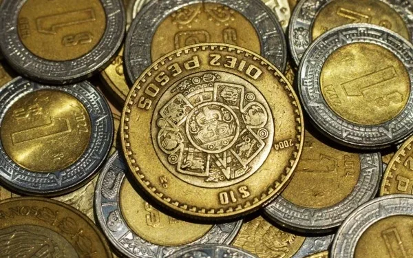 Reacciona peso a acuerdo de paz en Medio Oriente; persiste cautela en mercado