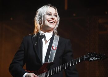 Phoebe Bridgers prohíbe los teléfonos celulares en su próxima gira