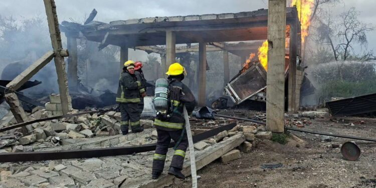 Explotan cuatro pipas de gas en Puebla