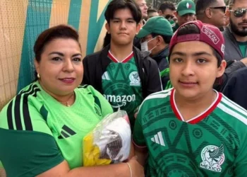 ¡La primera en la fila para la inauguración del Mundial!