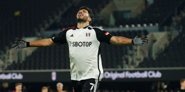 Fulham confirma la salida de Raúl Jiménez