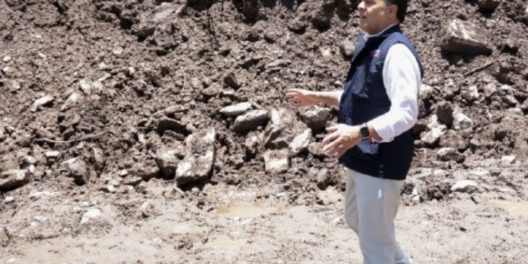 Supervisa Nava liberación de camino afectado por deslave en Joyas de Bucareli