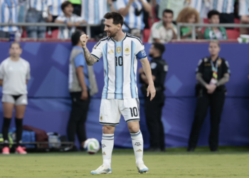 Hat-trick de Messi en el estreno de Argentina