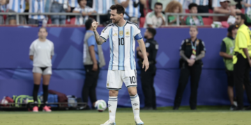 Hat-trick de Messi en el estreno de Argentina