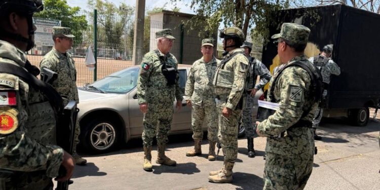Generales Trevilla y Briseño supervisan labor del Ejército y GN en Culiacán
