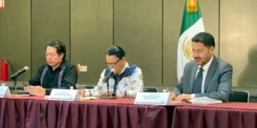 Propone Gobierno a CNTE crear aseguradora pública