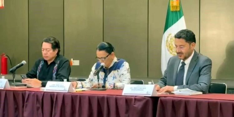 Propone Gobierno a CNTE crear aseguradora pública