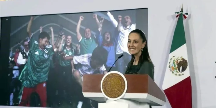Pasa Sheinbaum de la tensión por la CNTE al festejo