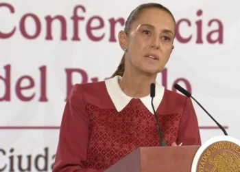 Embajadores no opinan de política, responde Sheinbaum a Johnson