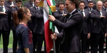 Sheinbaum abandera a la Selección Mexicana