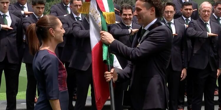 Sheinbaum abandera a la Selección Mexicana
