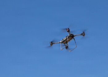 Ataque con drones en Sinaloa: Lanzan explosivos contra policías