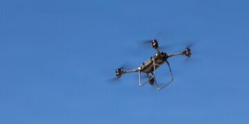 Ataque con drones en Sinaloa: Lanzan explosivos contra policías