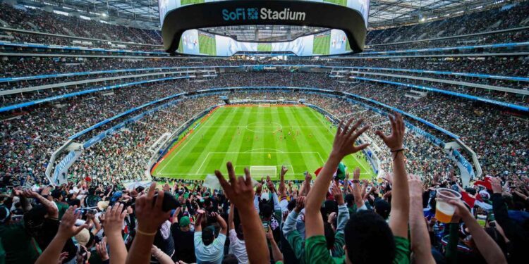 Trabajadores del SoFi Stadium aprueban huelga a una semana del Mundial 2026