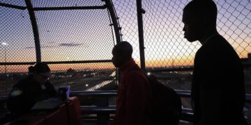 Supremo permite a Trump frenar a solicitantes de asilo en la frontera con México