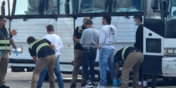 Trump presume una tasa récord de expulsiones y detenciones de migrantes