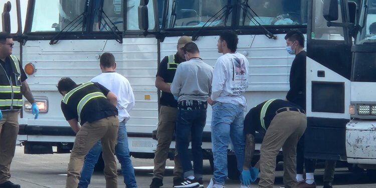 Trump presume una tasa récord de expulsiones y detenciones de migrantes