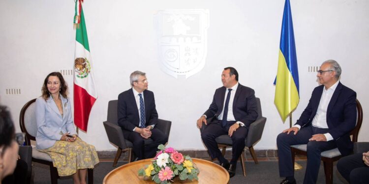 Roberto Cabrera fortalece la cooperación internacional con Ucrania