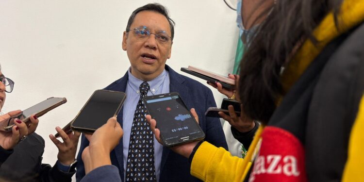 Simulación, licencia de Astrid Ortega para su registro interno de Morena: Ulises Gómez