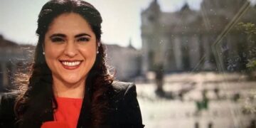 Elige papa León XIV a mexicana para comunicación en el Vaticano
