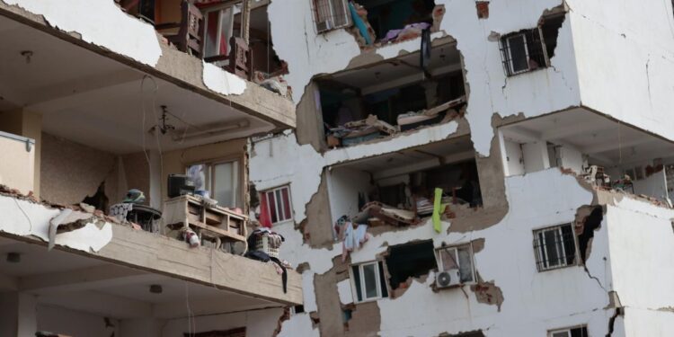 Suman 188 muertos por sismos en Venezuela; van 138 réplicas
