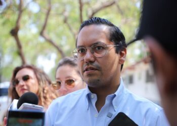 Chepe Guerrero reconoce trayectoria de Rogelio Vega Vázquez Mellado