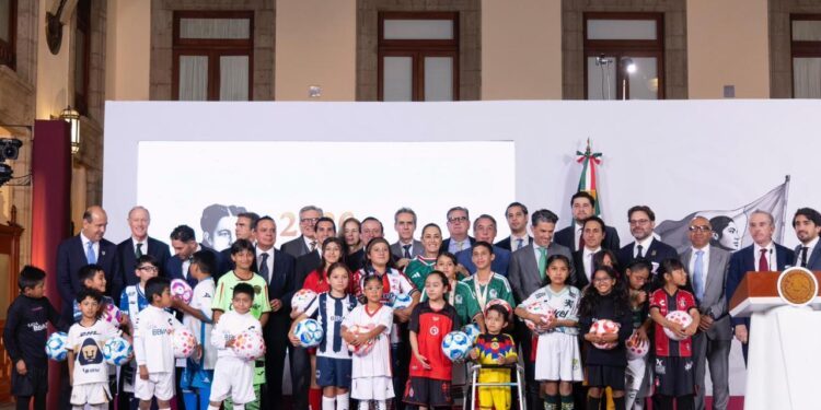 Inicia una nueva etapa distinta en el fútbol mexicano: Sheinbaum