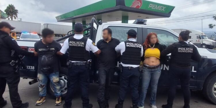 Tres detenidos por robo equiparado de vehículo en Santa Rosa Jáuregui