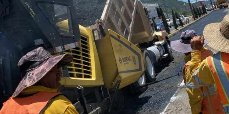 Gobierno Estatal y Municipal refuerzan rehabilitación de vialidades en San Juan del Río