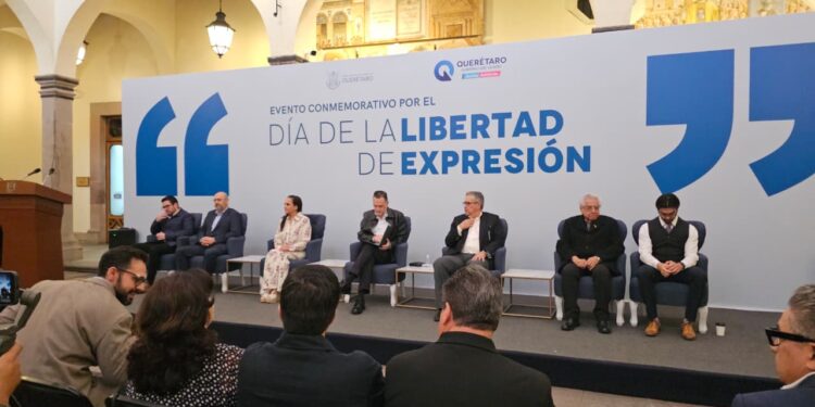 Autoridades y periodistas conmemoran el Día de la Libertad de Expresión en Palacio de Gobierno