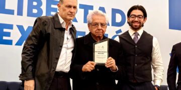 Reconocimiento estatal a El Armero en Día de la Libertad de Expresión