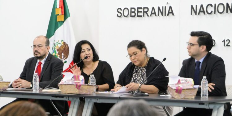 Beatriz Robles encabezó conversatorio sobre soberanía nacional