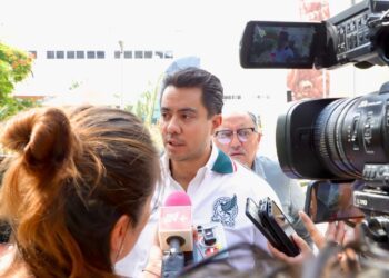 Lamenta Felifer Macías golpeteo político proveniente de Armando Rivera