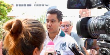 Lamenta Felifer Macías golpeteo político proveniente de Armando Rivera