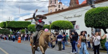 Cientos de familias llegan a la tradicional Cabalgata de la Amistad