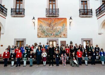 Reconocen a 48 alumnos de primaria por destacada participación en programa “Voces que transforman”