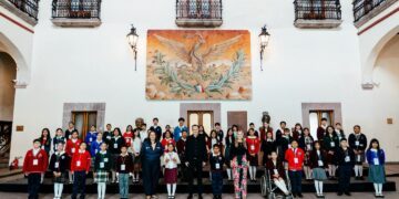 Reconocen a 48 alumnos de primaria por destacada participación en programa “Voces que transforman”